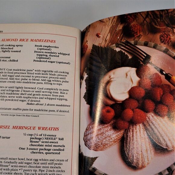 Christmas Cookies 1991 Favorite Brand Names Recipes Paperback - Picture 7 of 8